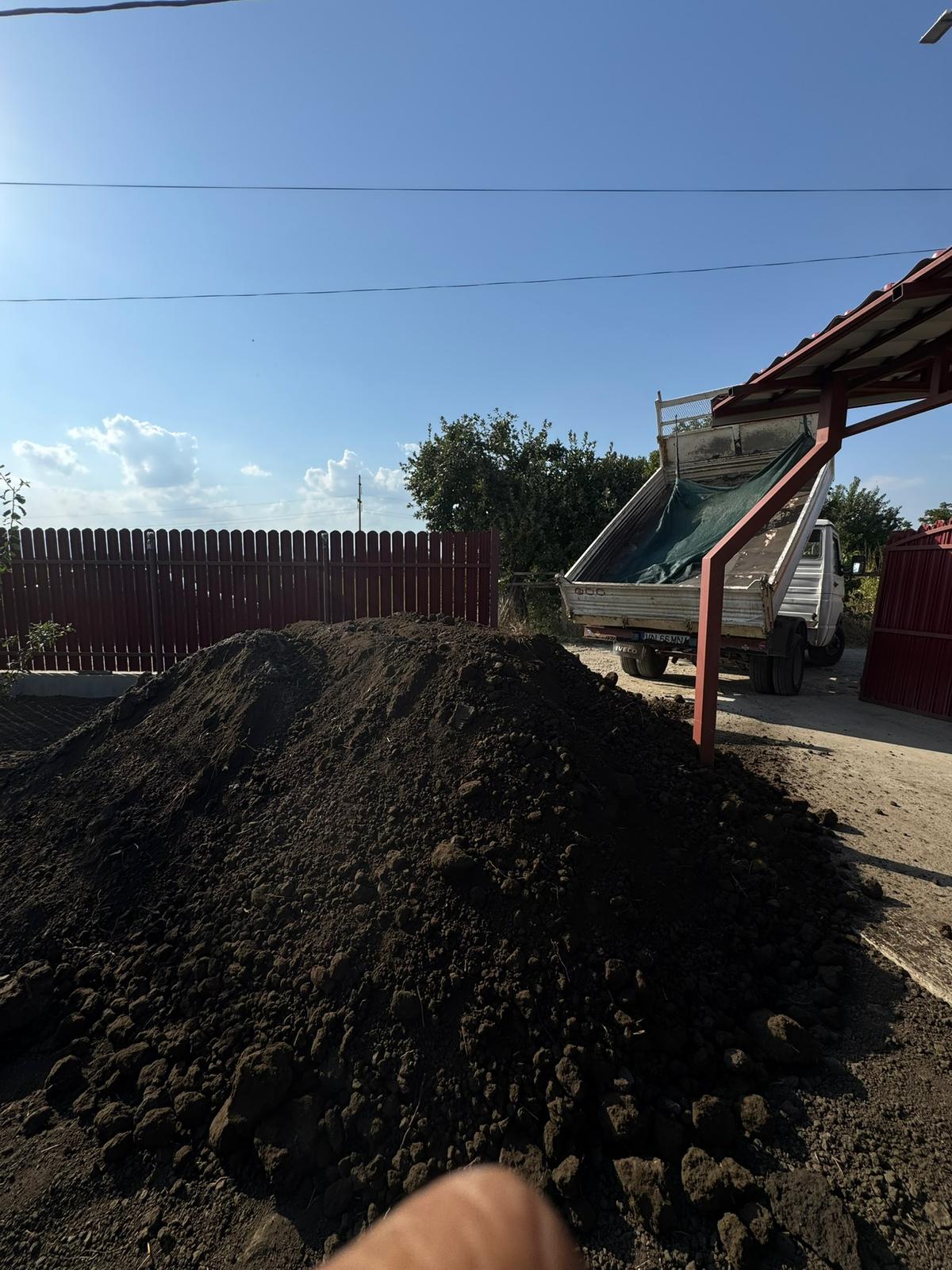 Descărcare pământ vegetal la client în Focșani